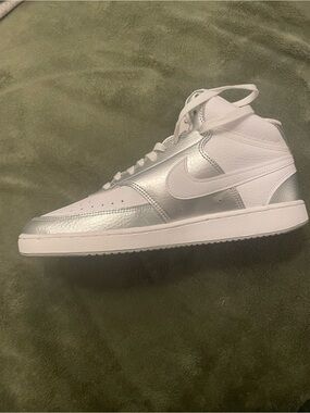 Nike Court Vision Mid Metallic Silver White Men’s 9 / Women’s 10.5
